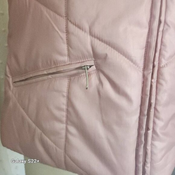 V20  Liz Claiborne pink quilted puffer vest - Picture 10 of 11